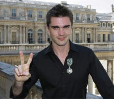 Juanes el Caballero de Paris.